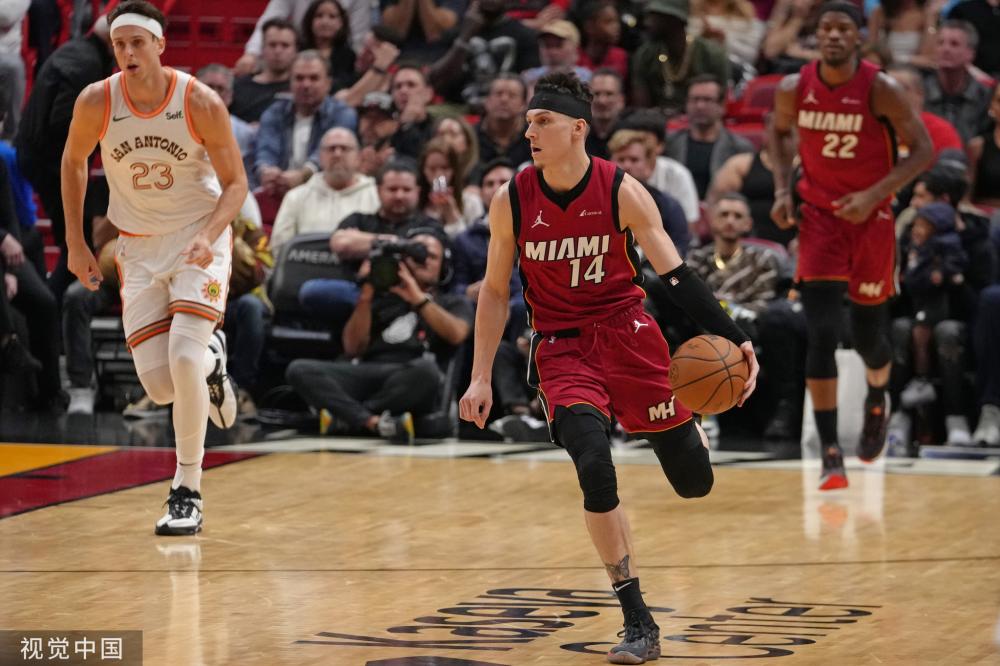 球场内外的 球场内外的